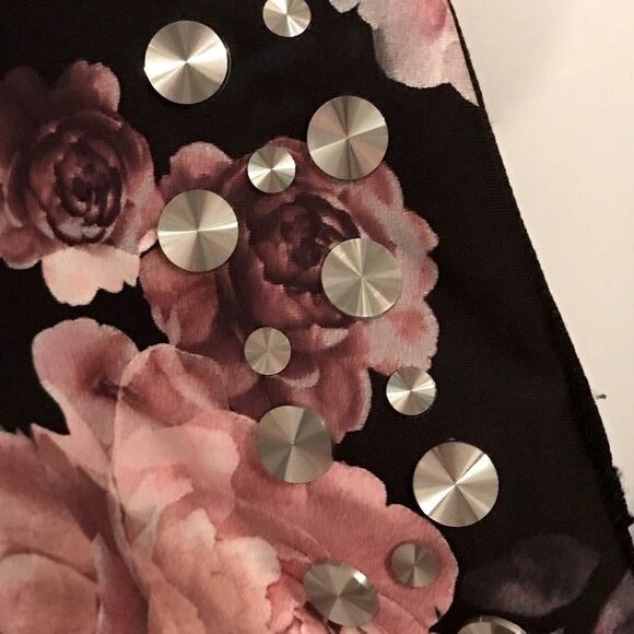 ☀️☀️☀️ Black Floral Studded Swimsuit - Picture 7 of 8